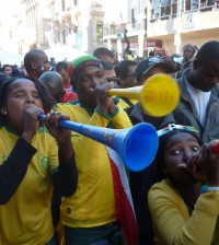 Südafrikanische Fans mit der Vuvuzela